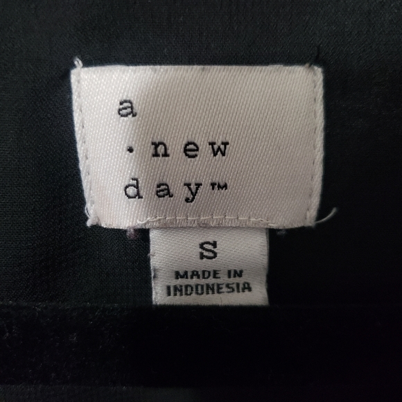 A New Day~Sparkle Blouse - Picture 5 of 6